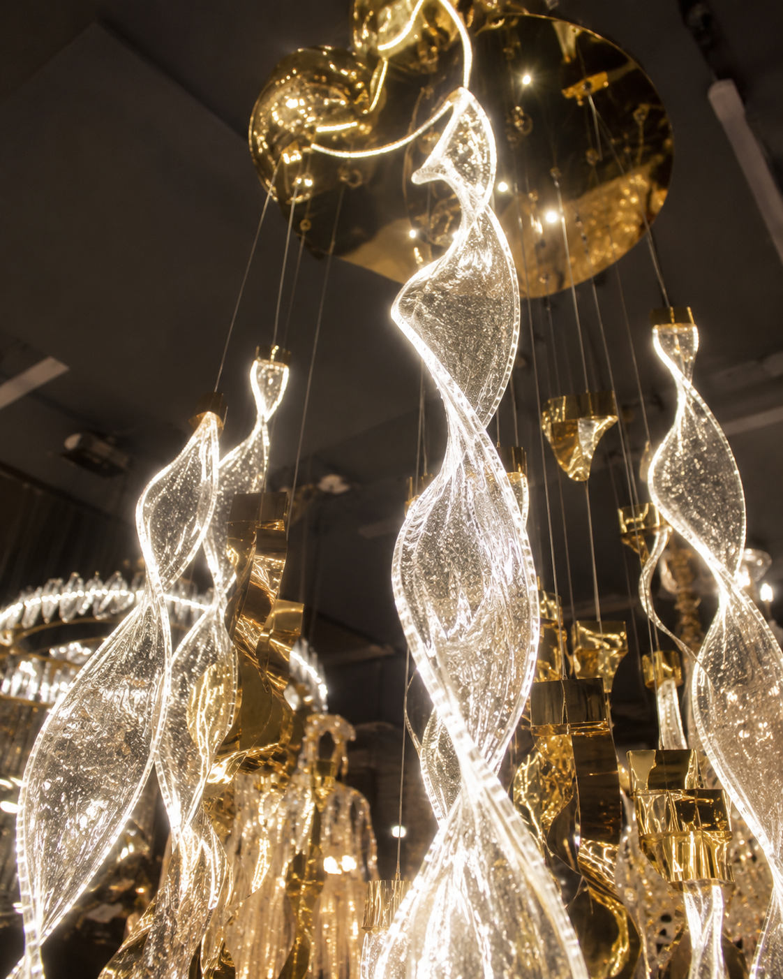 twisted acrylic glass chandelier - Image 2